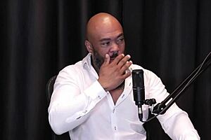 morena mostra os peitos e extrapola na casa de swing com gay e trans - marcelly melo