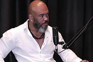 morena mostra os peitos e extrapola na casa de swing com gay e trans - marcelly melo