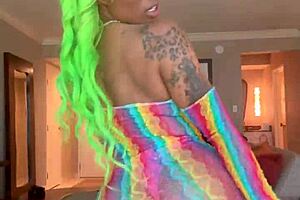 Ebony Cosplay Babe Twerking Big Ass For Clown