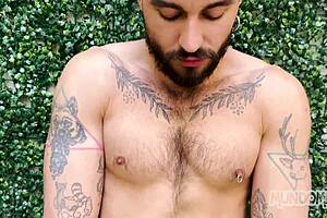 hey, check out this gay making of behind the scenes