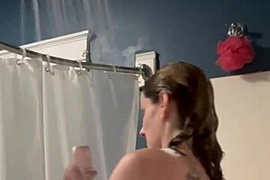 ivy19921 cum and enjoy a shower with me