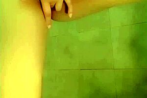 Watch Pakistani Girl Squirt Hard While Fingering in Real Action!