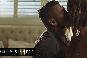 Showstopper Chick's Pussy Pounded in Spread Eagle, Huge Facial