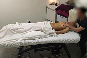 Hey, Sarah had her unforgettable first massage with her sexy natural body