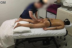 Hey, Sarah had her unforgettable first massage with her sexy natural body