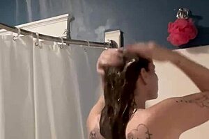 ivy19921 cum and enjoy a shower with me