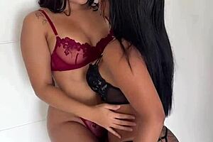 Gostosa Asiática Convidou Amiga Para O Seu Primeiro Ménage - Negão Gozou Nas Duas Gostosas