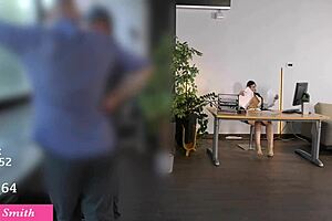 hey, watch me masturbate with toys while the handyman peeks 😏