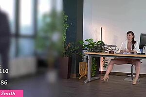 hey, watch me masturbate with toys while the handyman peeks 😏