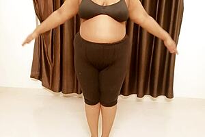 Wow, Check Out This Sexy Indian Jharkand Girl's Curves!