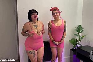 Check out this lesbian ass worshiping with huge jumping tits and shaking ass 😍.