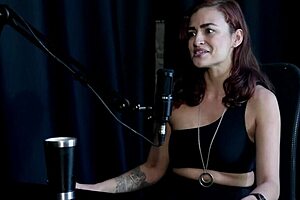 A m�e descobriu a sua orgia ainda n�o gravou com travesti decidiu parar pra se curar e foi chamada de atriz porn� evang�lica - kamilla werneck sheer red