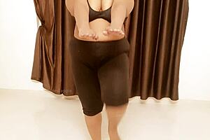 Wow, Check Out This Sexy Indian Jharkand Girl's Curves!