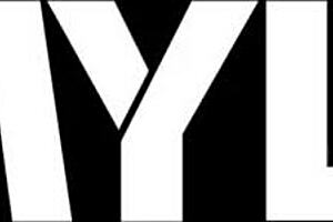 Milf and skinny girl scissor and lick pussy