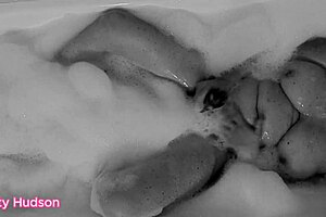 curvy kity hudson bathes with a dildo vibrator