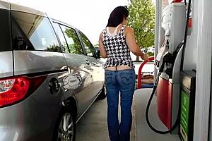 Car wash exhibitionist - big ass busting out of low rise jeans?