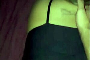 Tira camisinha e me fode s� n�o pode gozar dentro por que vou engravidar