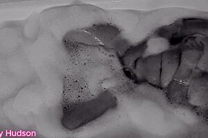 curvy kity hudson bathes with a dildo vibrator