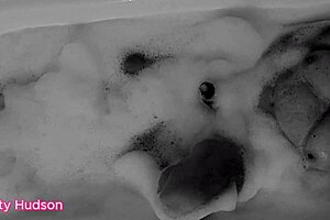 curvy kity hudson bathes with a dildo vibrator