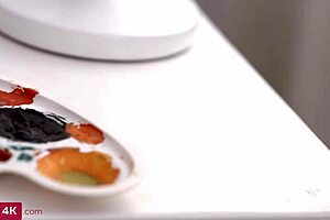 pretty di fucks model doggystyle 😍