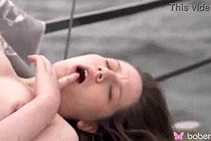 Margo von Tesse says, I'm masturbating on the yacht in 4k