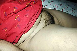 desi bhabi cleaning her hairy pussy