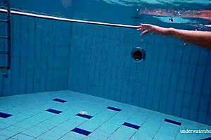 is avenna spreading her sexy ass underwater while bathing nude in the pool?