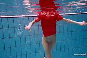 is avenna spreading her sexy ass underwater while bathing nude in the pool?