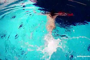 is avenna spreading her sexy ass underwater while bathing nude in the pool?