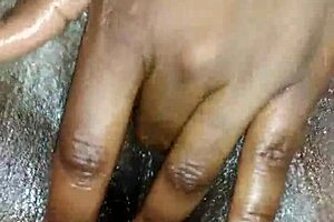 This black ebony girl masturbates in close up. 😍 Feels so good!