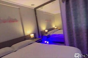 Hot brunette seduced the painter and fucked in the apartment living room 😏