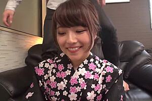 चि 2 - जापानीज़ बेब वेट हो जाती है जब मैं उसके बॉडी को ग्राइंड करता हूं