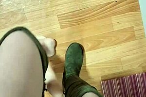 Do you want to play with Elza Kom's big cock?