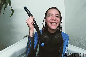 Skinny Sattira Enjoys Underwater Bathtub Spandex Day