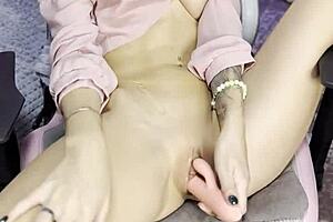 omg, testing santa’s new toy on my pussy, got such a hot orgasm! 🔥