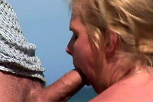 Blonde mom Tarra White enjoys a relaxing day by the beach with her family