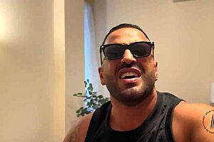 essa mulata toda delicada já acorda com tesão - completo no red