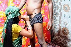 देसी सेक्सी बीवी हरी शरी में घरेलू इंडियन चोदाई में जोर से चोदी जाती है।