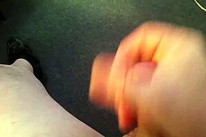 Feeling very horny today 😏