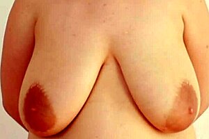 big 80g bra try on reveals natural curves