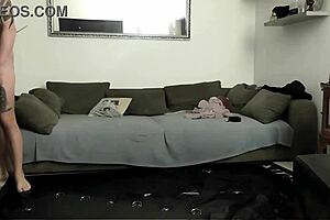 Heiße Studenten Sklavin Wird Vor Der Webcam Penetriert Part 2!