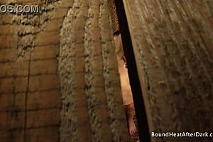 वॉयर लेस्बियन स्लेव मैडम की नंगी चूत देखकर ऑर्गेज्म लेती है