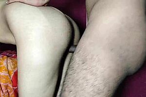 क्या तुम्हें विश्वास है कि यह शर्मीली देसी लड़की को जोर से चोदा जाता है?