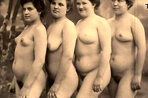 Vintage Lesbians Lick Hairy Beavers!