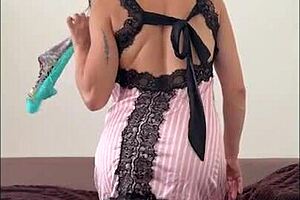 Hot Sexy Milf Cassiemua Fingers Her Pussy Raw