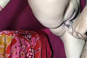 क्या तुम्हें विश्वास है कि यह शर्मीली देसी लड़की को जोर से चोदा जाता है?