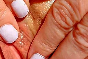 Maturemons Delivers Intense Close-Up Yoni Massage Action