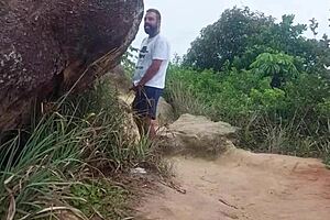 Ela não sabia sinuca, mas levou vara na caçapa do banheiro!