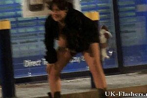 LOOK AT THAT MATURE WOMAN FLASHING HER TITS IN PUBLIC!