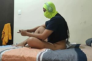 I’m Coming, Stepdad! Big-Assed Stepdaughter’s Tight Pussy Penetrated in Homemade Amateur Clip